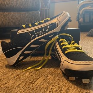 Under Armor softball cleats size 8.5